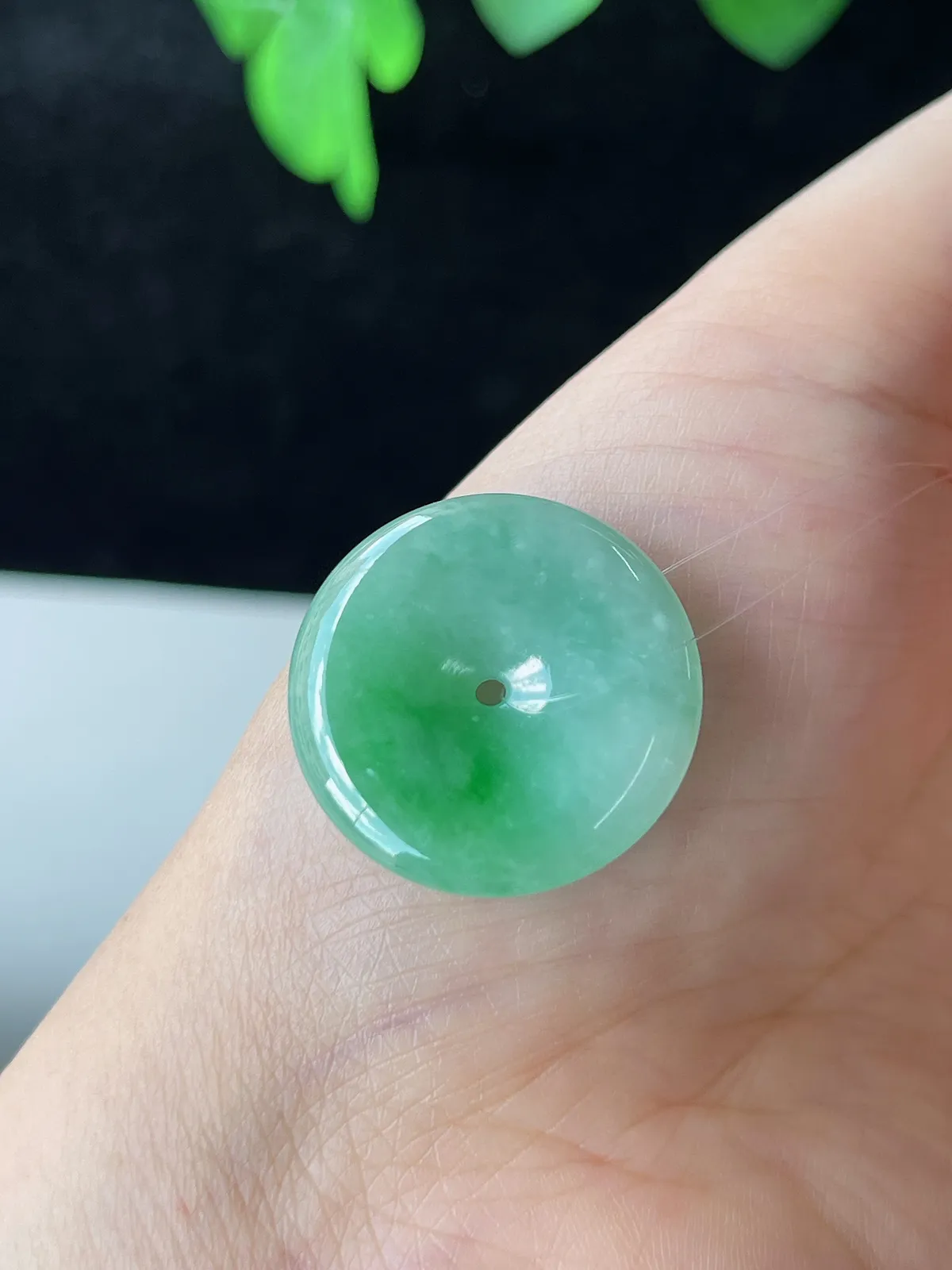 翡翠冰糯种浅绿色平安扣