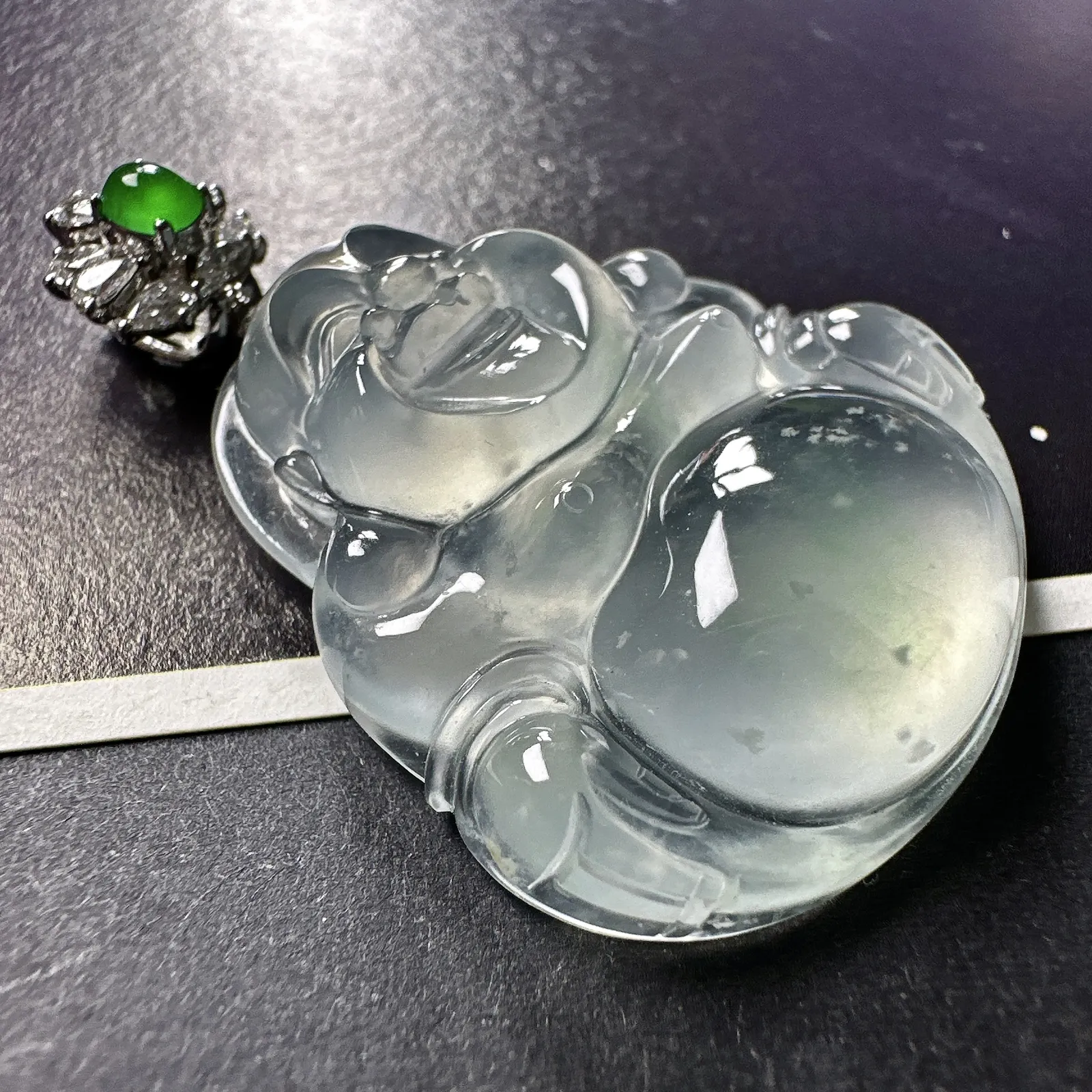 【玻璃种正装佛公】很厚装，质地细腻，晶莹剔透，冰感十足，通透闪亮，18k金钻镶嵌，裸石尺寸34.1*31.2*8.3毫米