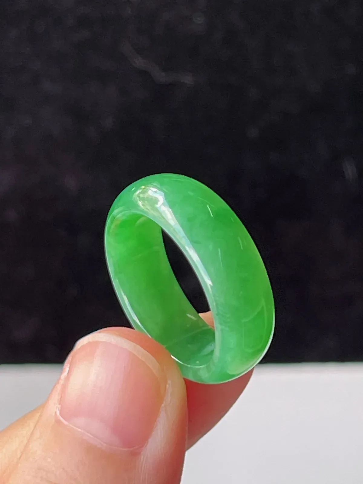 翡翠冰糯种飘绿戒指