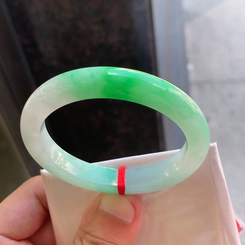 贵妃一大节阳绿 无瑕 尺寸:54.2/47.4/10/8 色阳️️