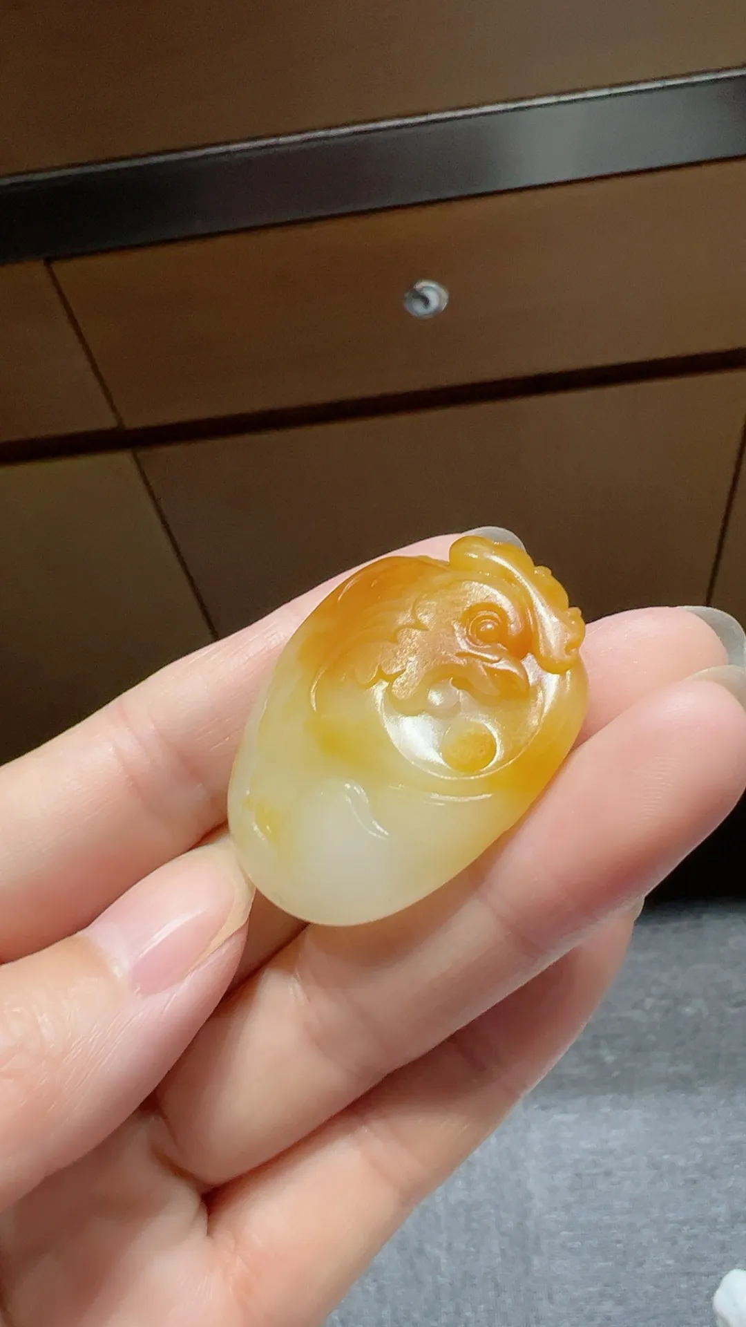 籽料｜大吉大利 大师作品

重17.9克 尺寸40*29.5*11m m
