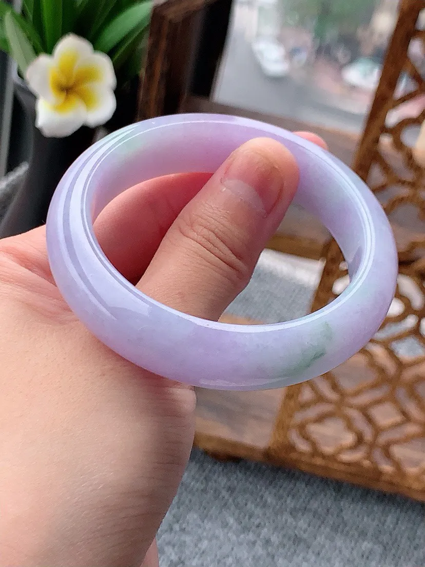 a货翡翠春彩紫罗兰飘绿正装正圈手镯52-53小圈口 尺寸52×13.3×8mm 重量57.90g 0617