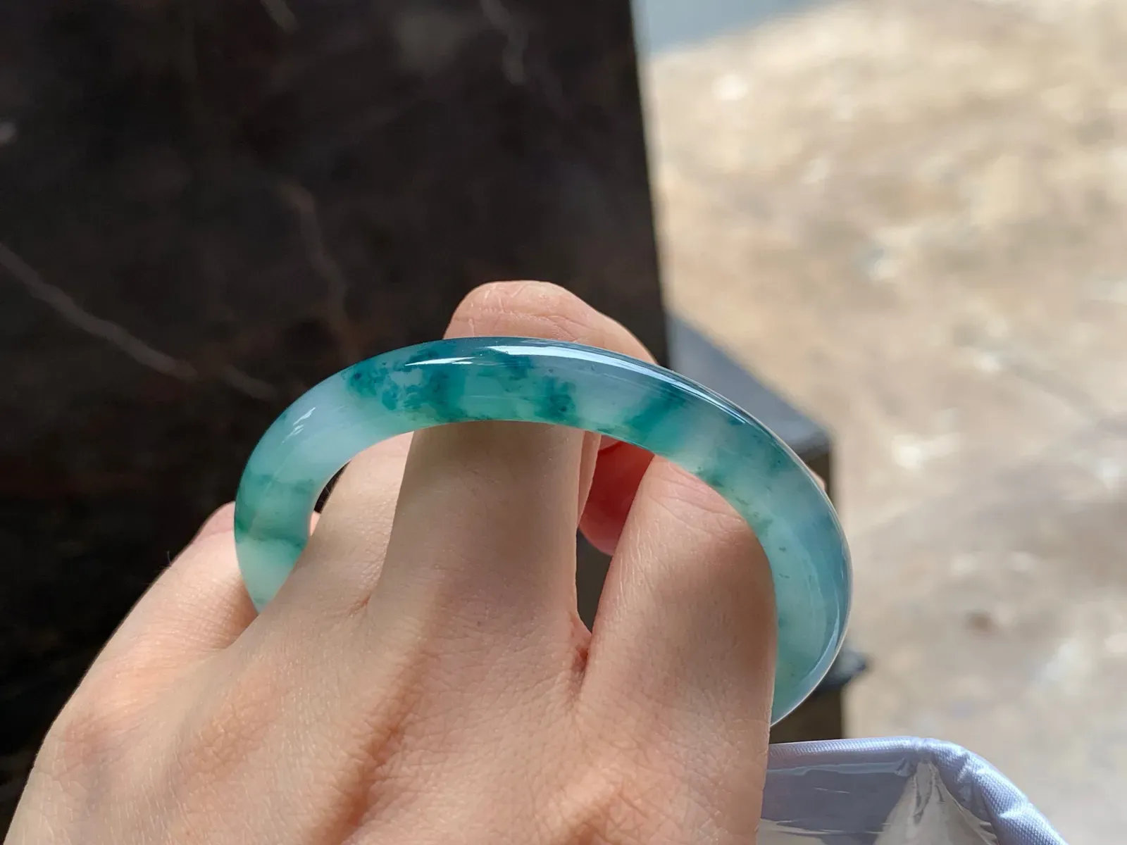 冰种飘花细圆条手镯
种好50.4/7.9mm