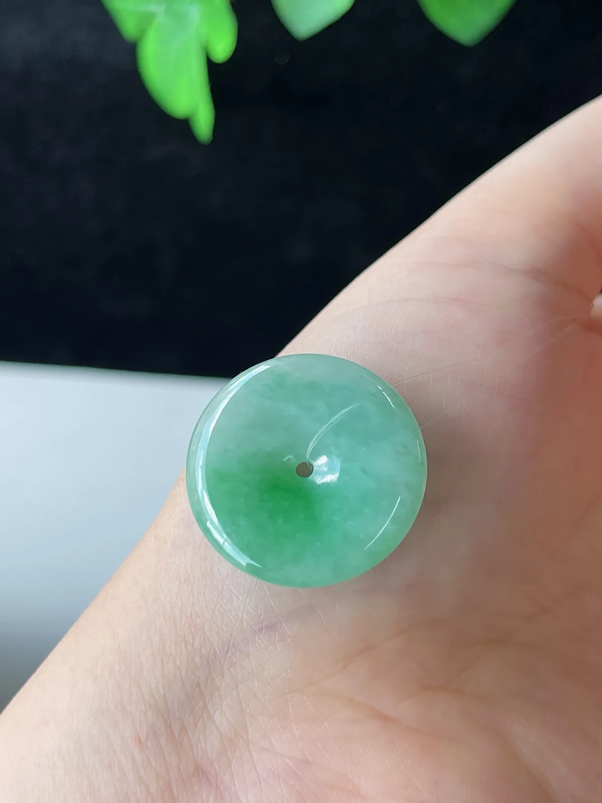 翡翠冰糯种浅绿色平安扣