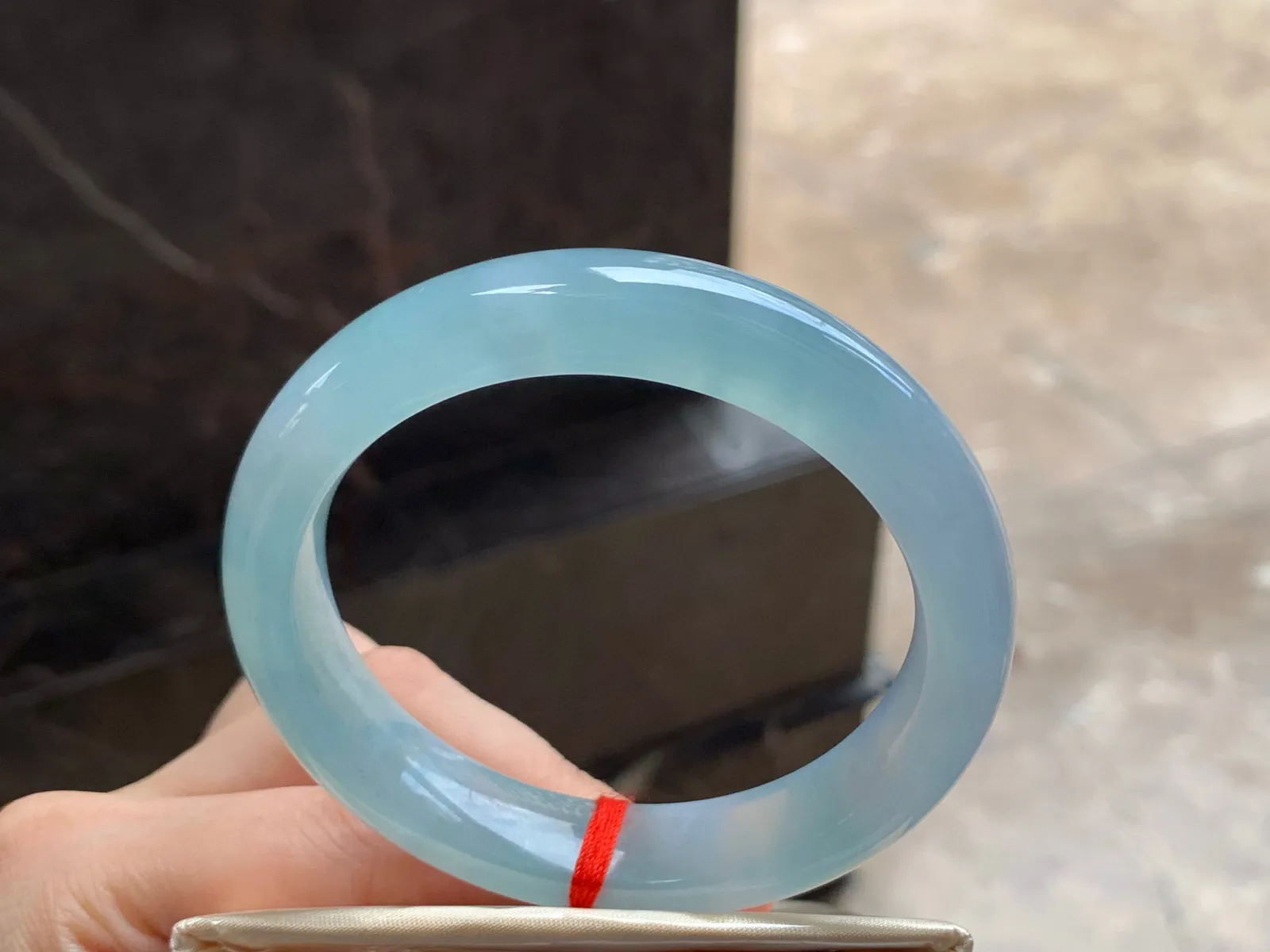 冰手镯
底色好 55.2/12/8.8mm