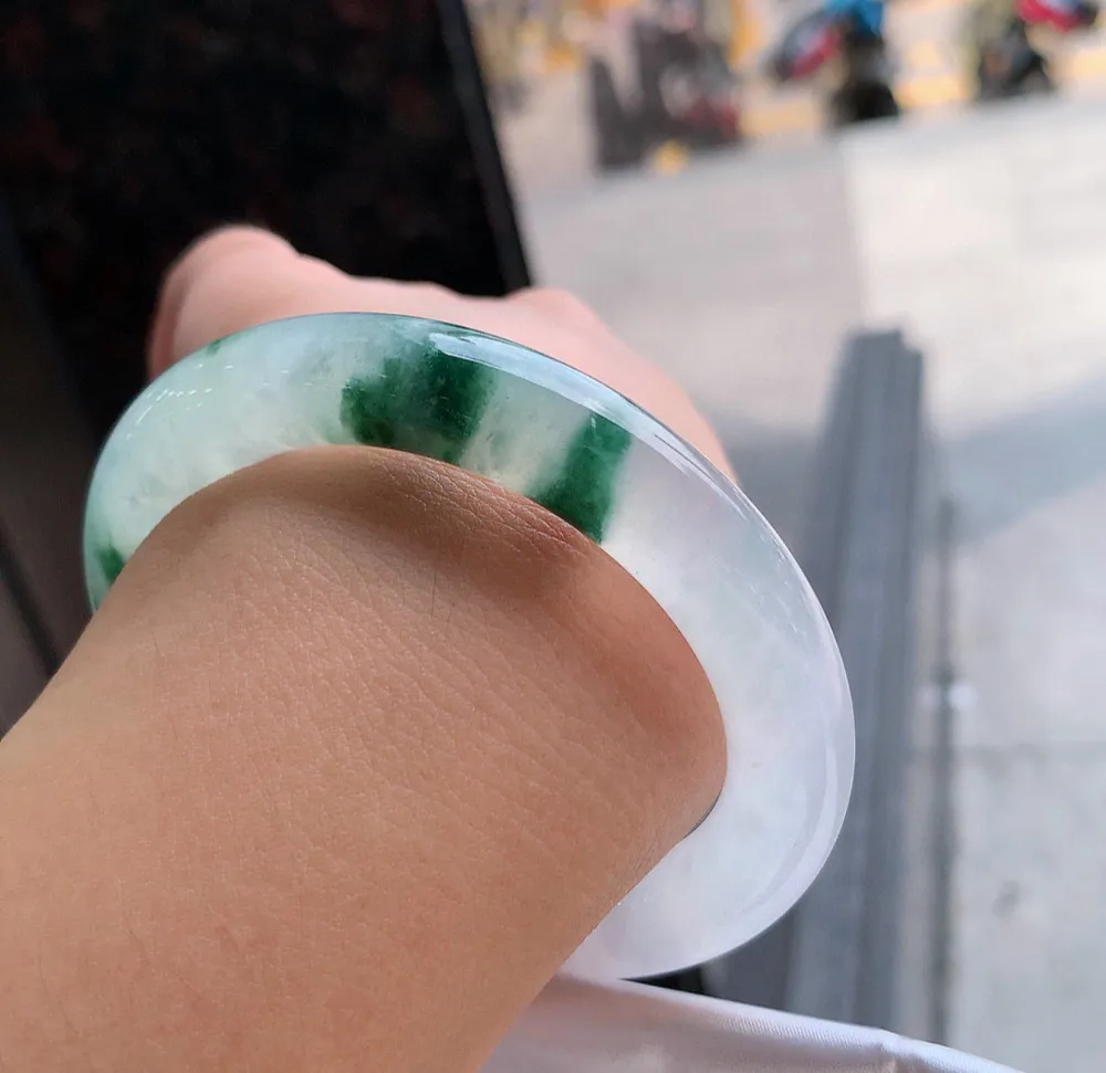 圆条冰玻飘花 无瑕 尺寸:55.2/11 花美 种水好