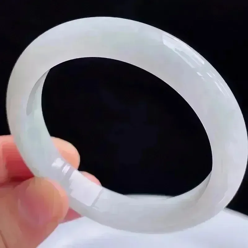 55mm自然光拍摄天然翡翠A货淡绿好种水正圈手镯50.08 克