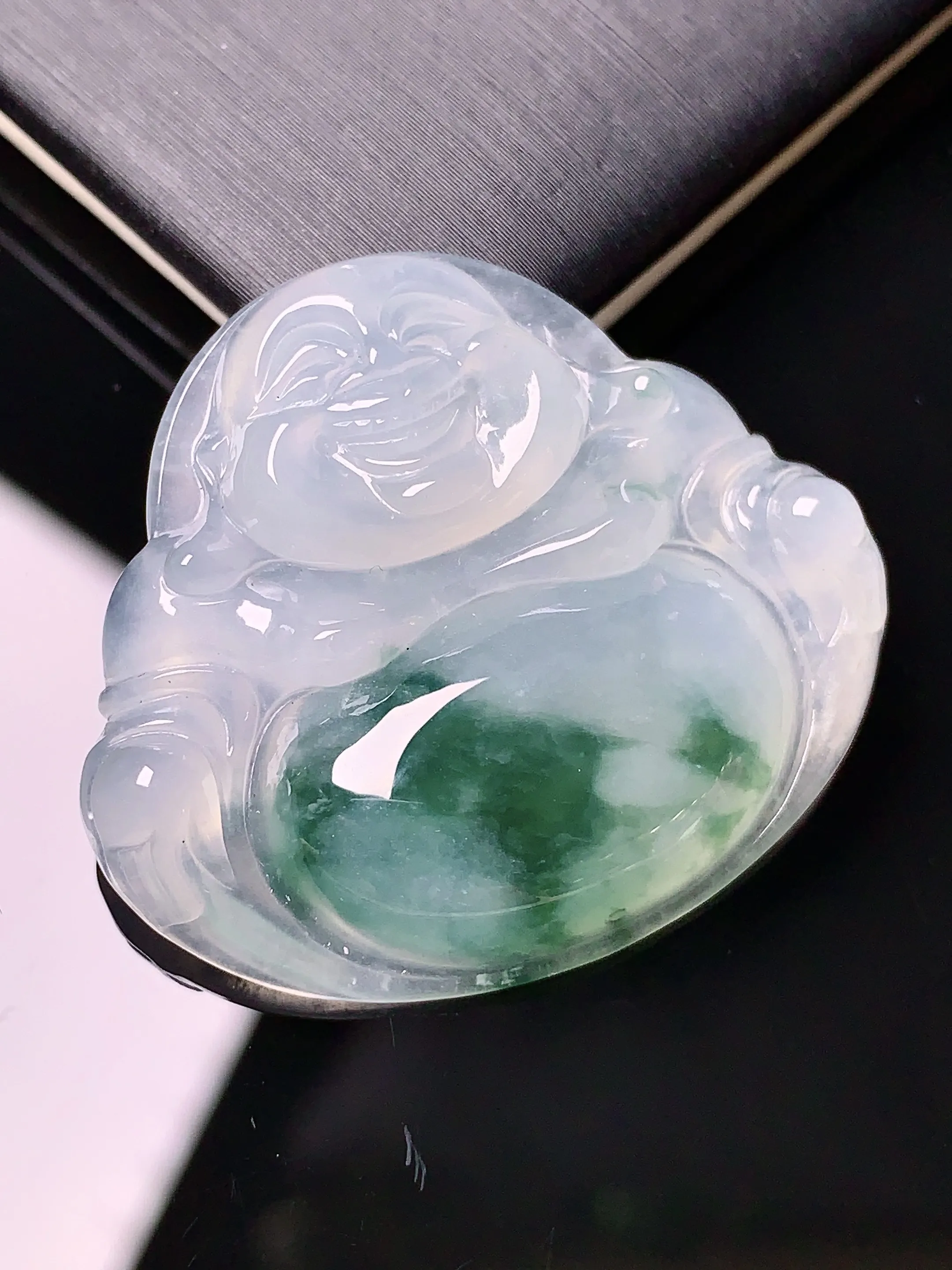 飘绿佛公吊坠 玉质细腻 水润亮眼  整体尺寸29.2*23.2*6.2