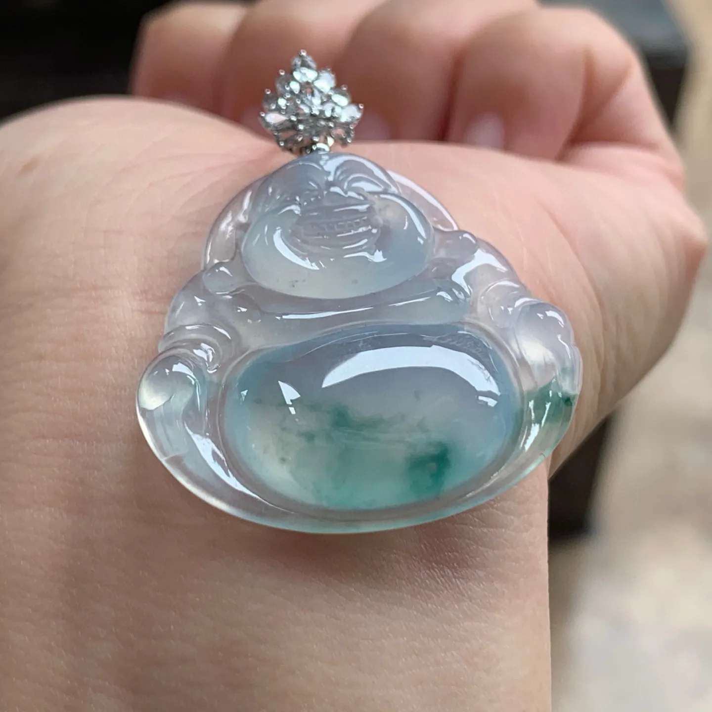 冰种飘花坐佛
大气 金扣