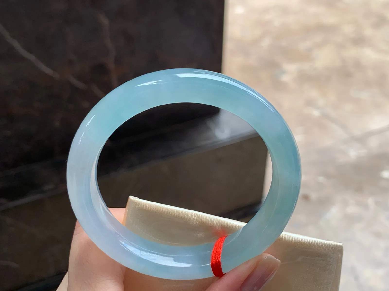 冰手镯
底色漂亮 55.2/12/8.8mm