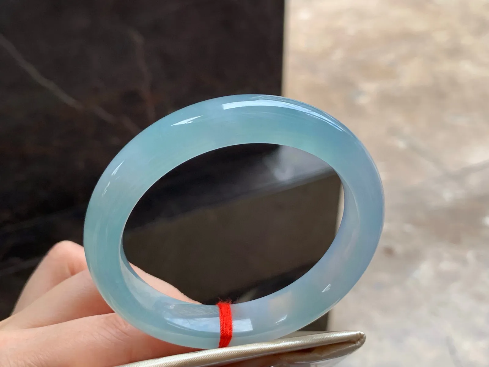 冰手镯
底色好 55.2/12/8.8mm
