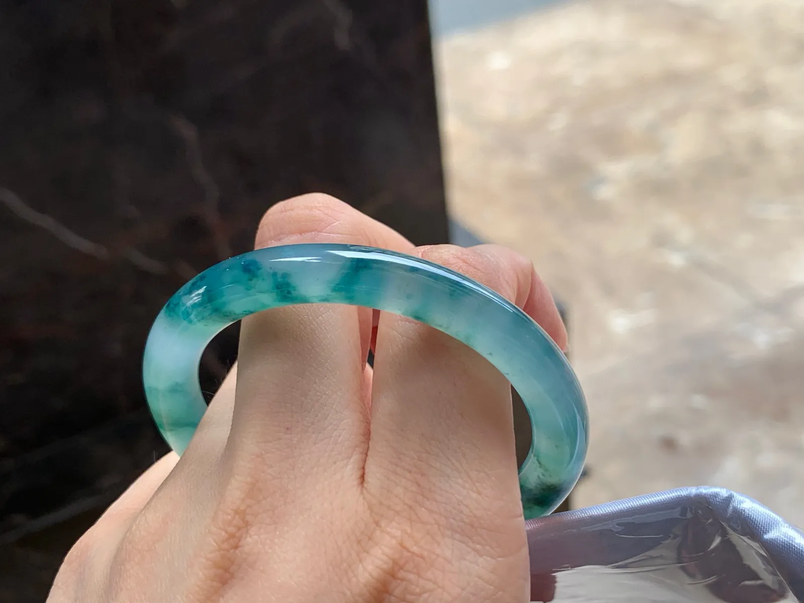 冰种飘花细圆条手镯
种好50.4/7.9mm