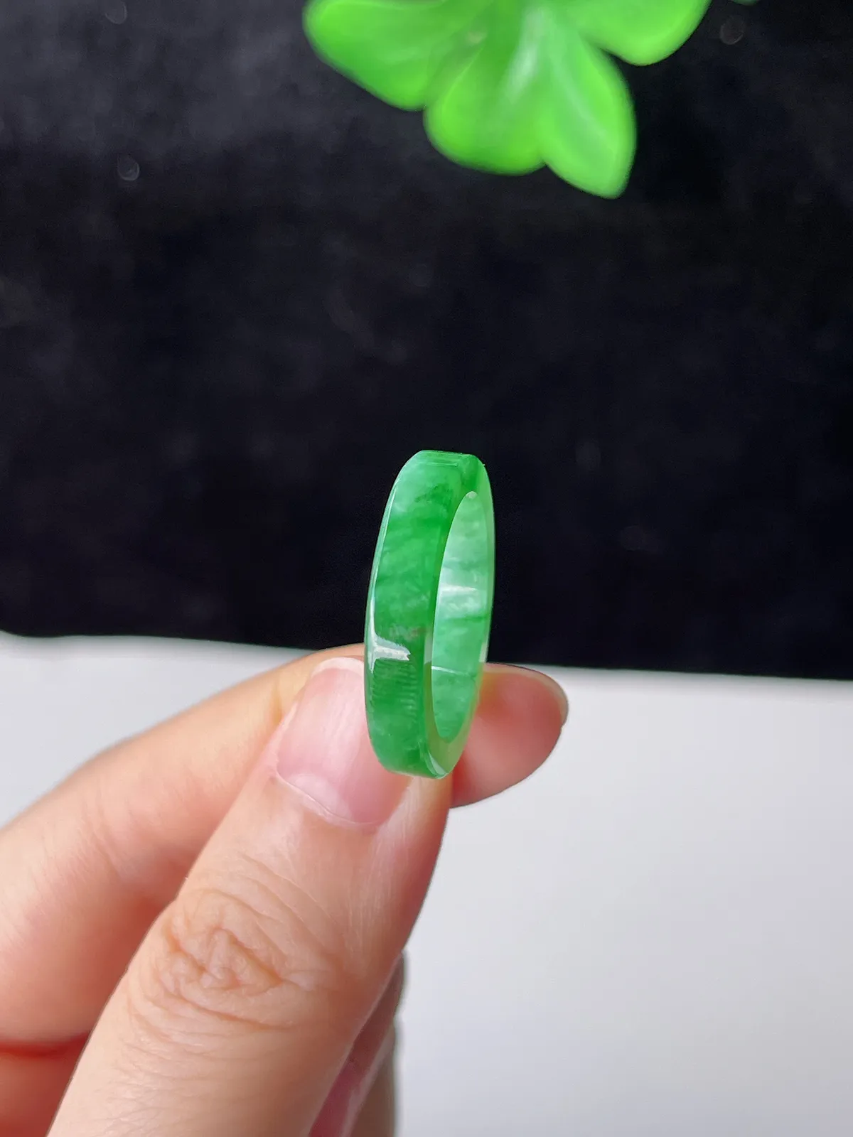 翡翠冰糯种绿色戒指