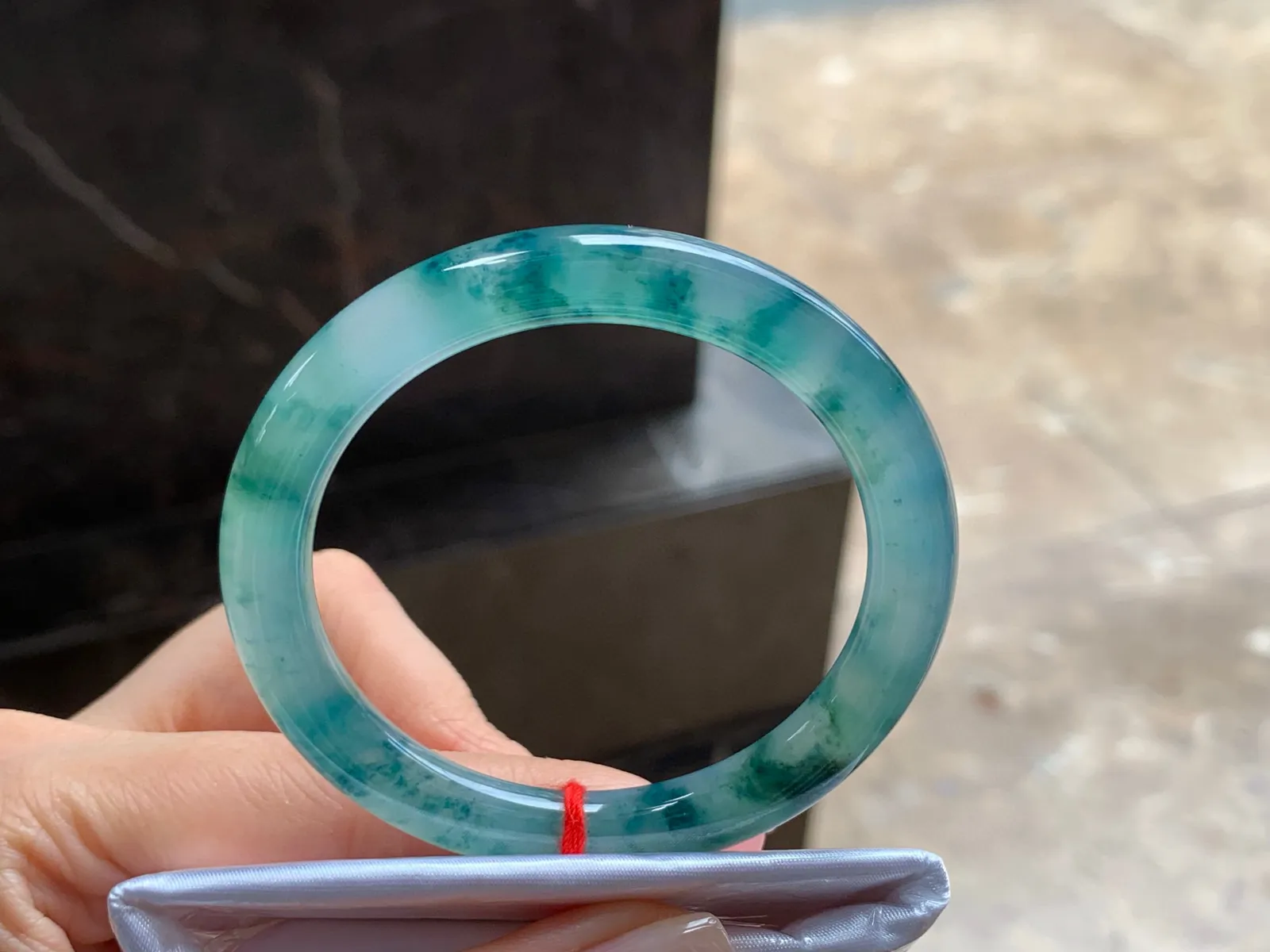 冰种飘花细圆条手镯
种好50.4/7.9mm