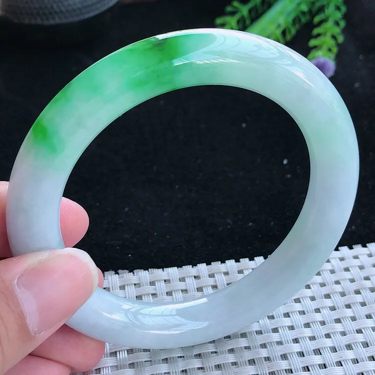 自然光59/11老坑精美冰润飘阳绿白底青圆条手镯翡翠玉镯美人镯