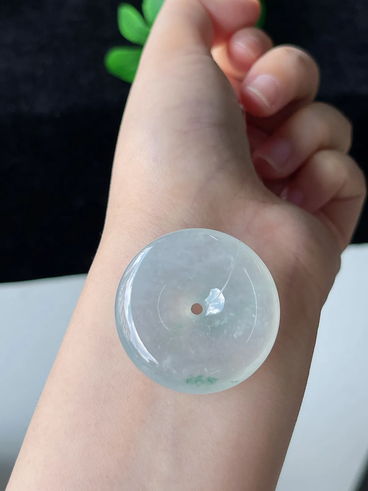 翡翠冰糯种白色平安扣