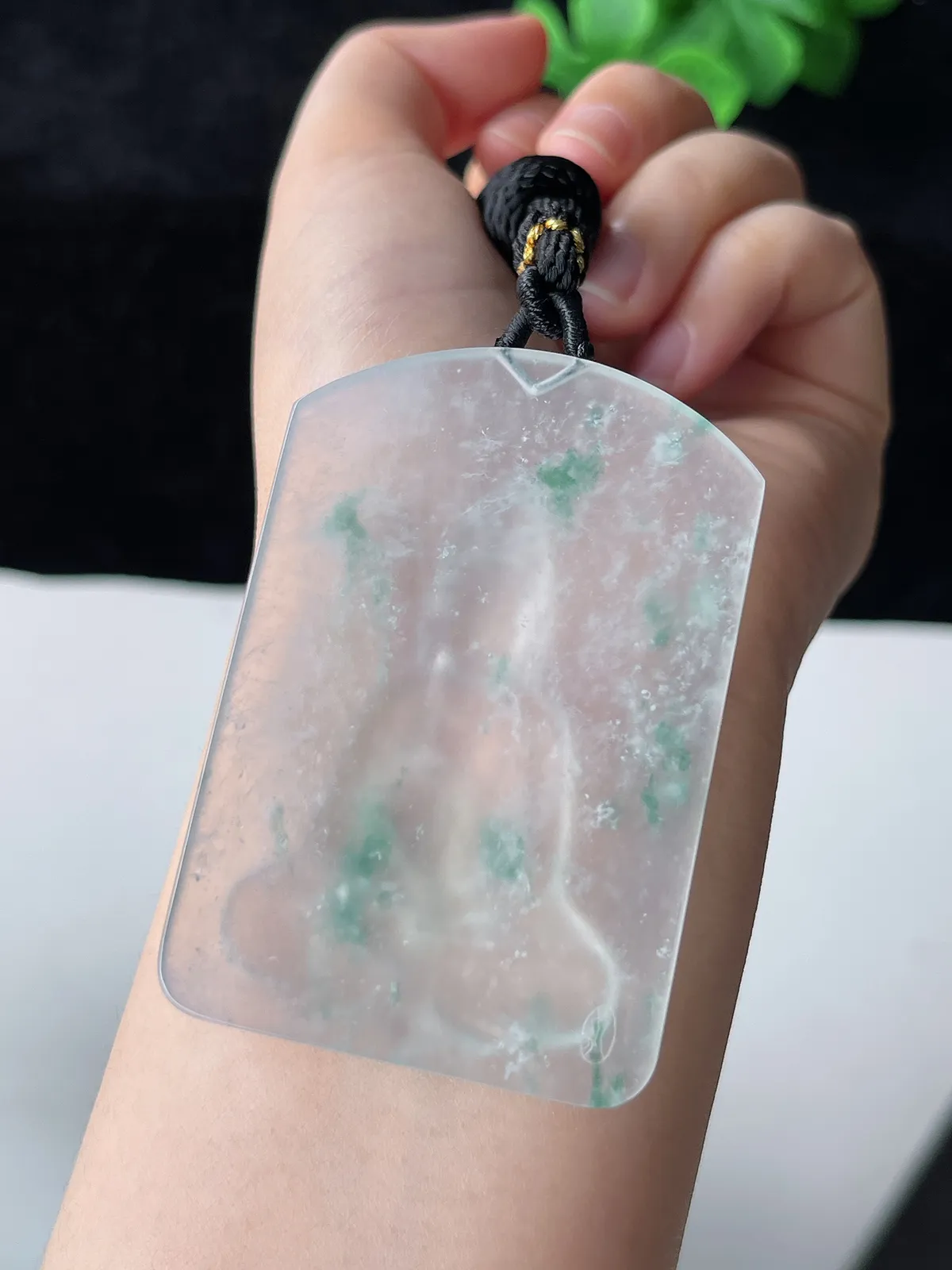 翡翠冰种飘绿观音