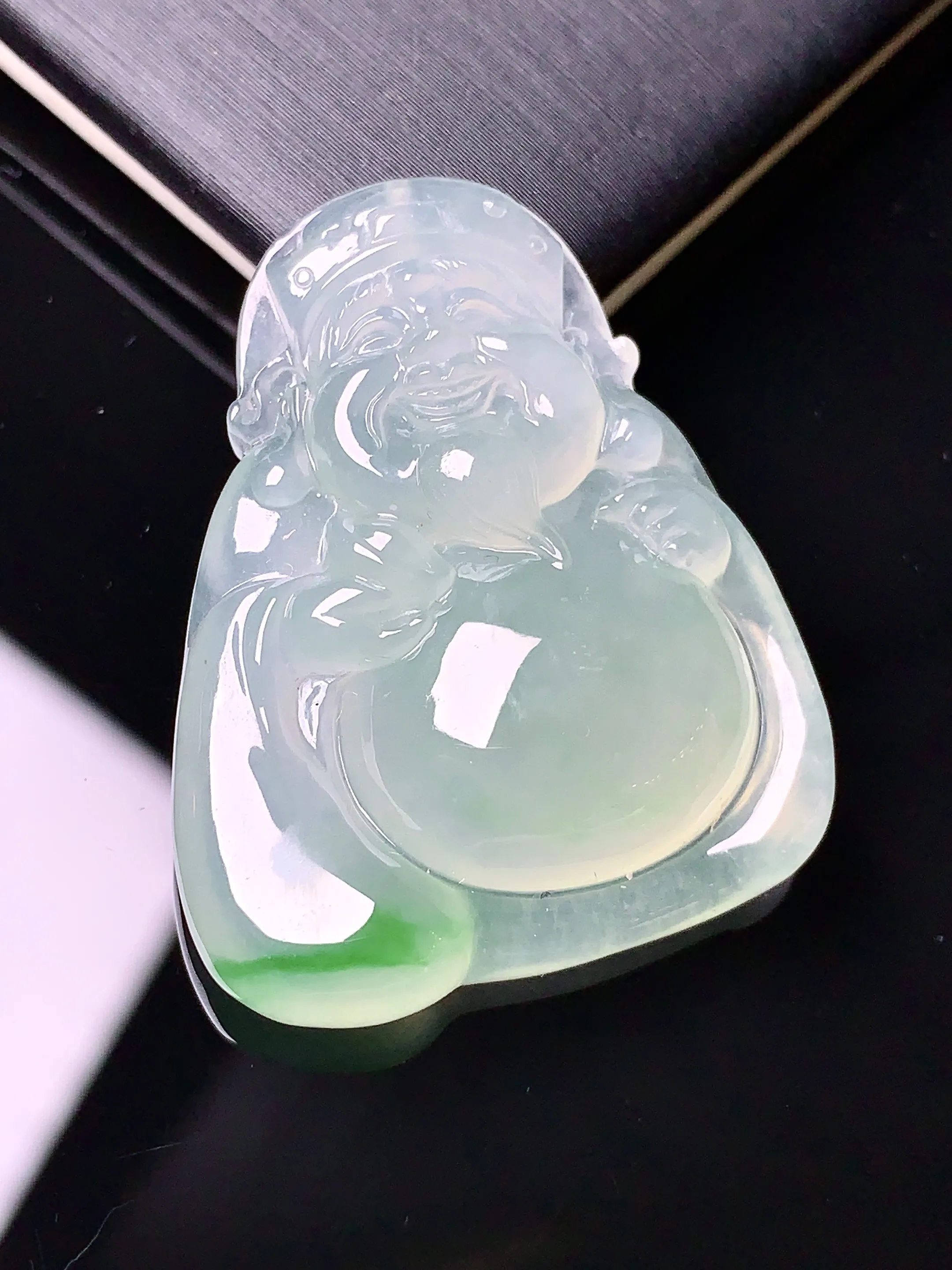 冰种飘绿财神吊坠 玉质细腻 水润亮眼  整体尺寸32.8*26.1*7