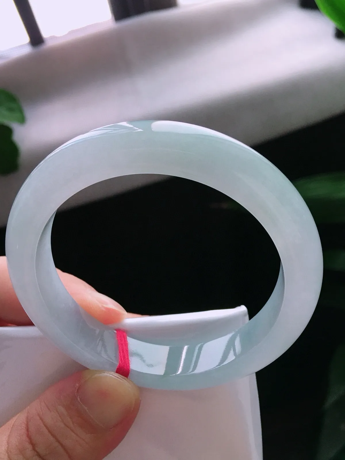 圈口55.8，正圈手镯，玉质冰润，色泽清爽，尺寸55.8-12.3-8.3mm