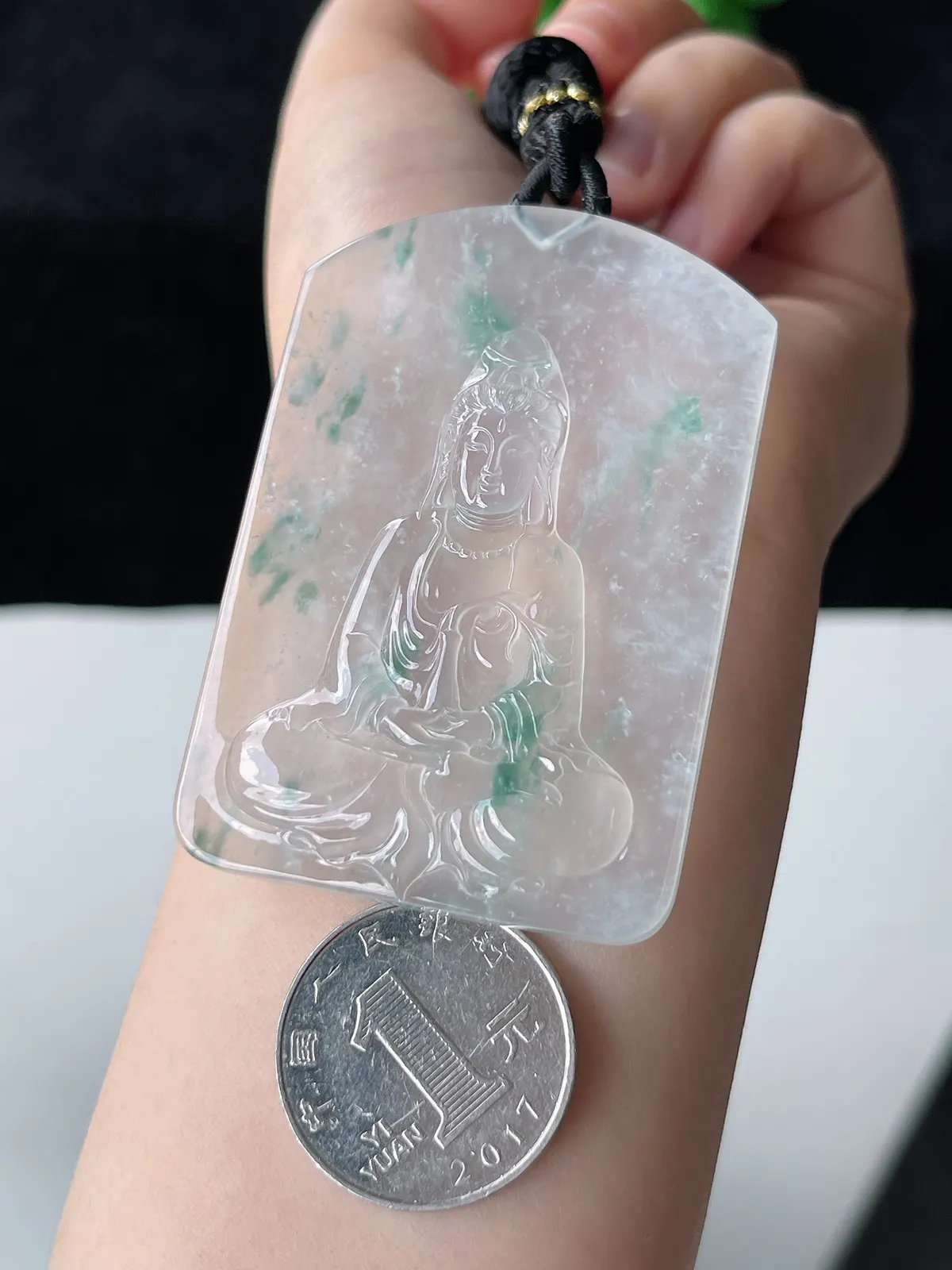 翡翠冰种飘绿观音