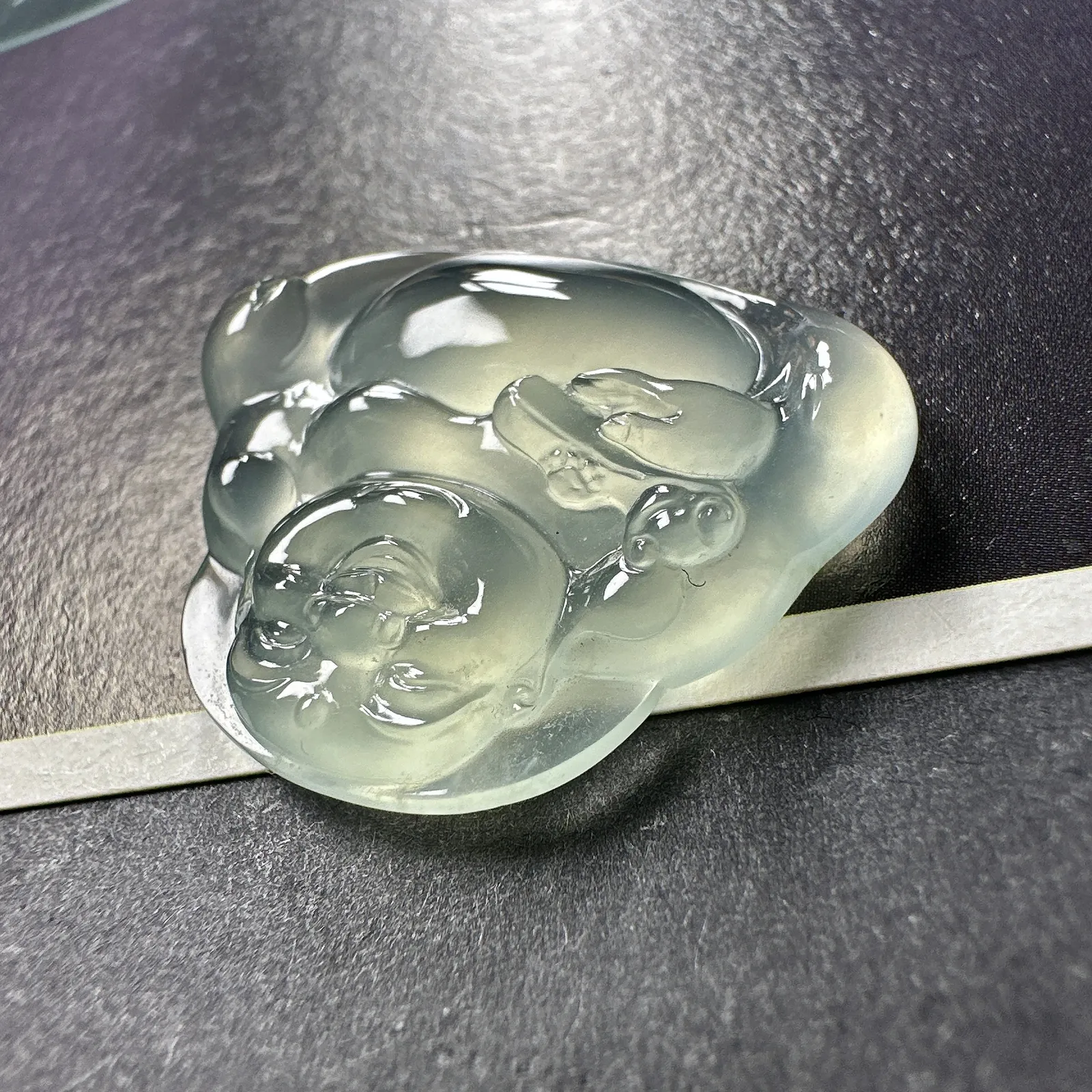 【冰种正装佛公】质地细腻，晶莹剔透，冰感十足，通透闪亮