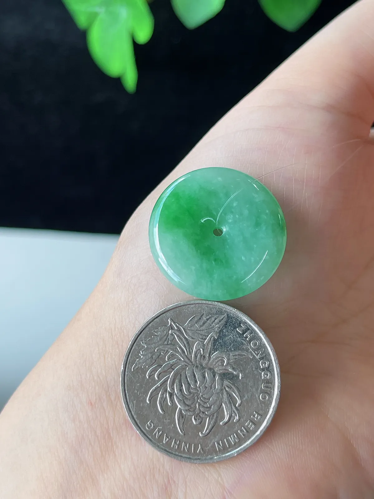 翡翠冰糯种浅绿色平安扣