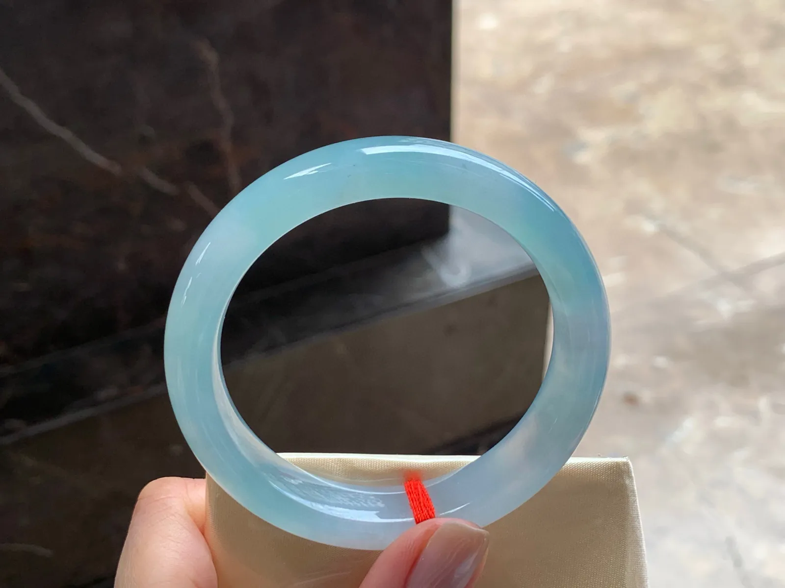 冰手镯
底色好 55.2/12/8.8mm