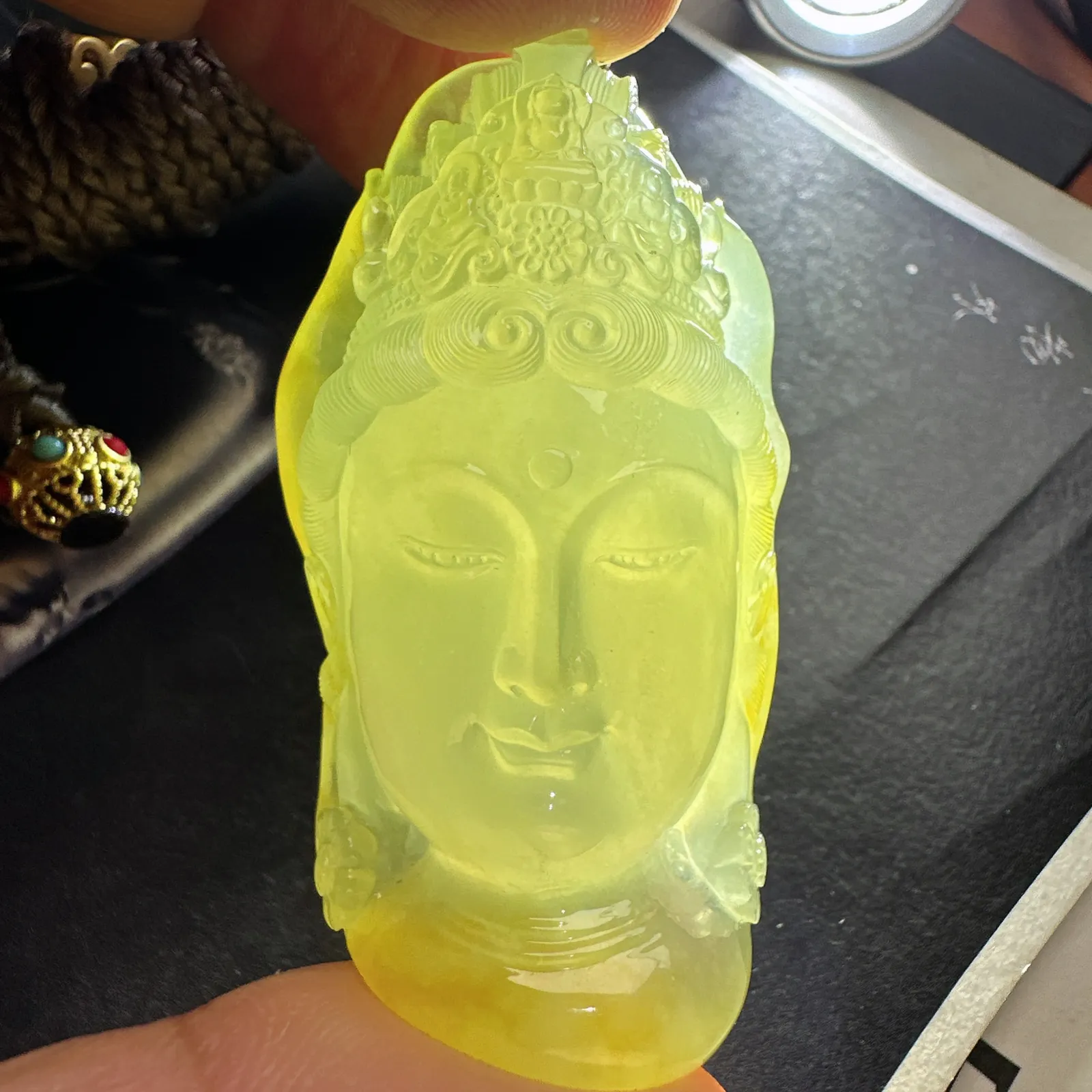 【观音头】冰黄立体观音佛头，种水很不错，冰感明显，俏色漂亮，面部纯净，大件厚装，可以收藏的品质。