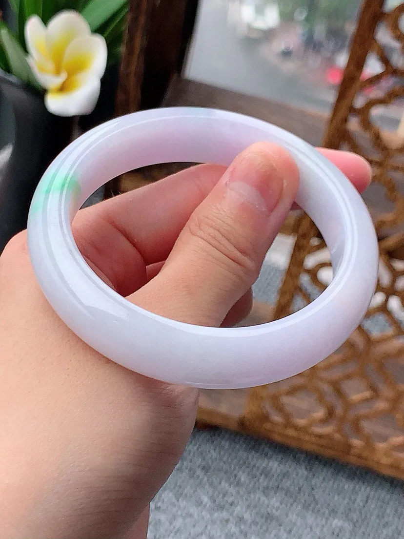 a货翡翠老坑春彩紫罗兰飘绿正装正圈手镯56-57圈口  尺寸56×12.5×8.2mm 重量60.60g 0618