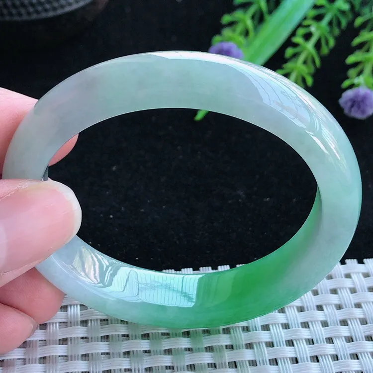自然光51.5/44/12.6/7.6老坑冰胶水灵飘阳绿贵妃手镯小圈口翡翠玉镯美人镯