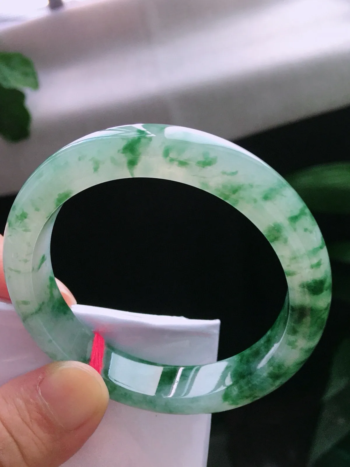 圈口55.8，正圈手镯，飘花，玉质冰润细腻，种水佳，尺寸55.8-12.5-8.2mm