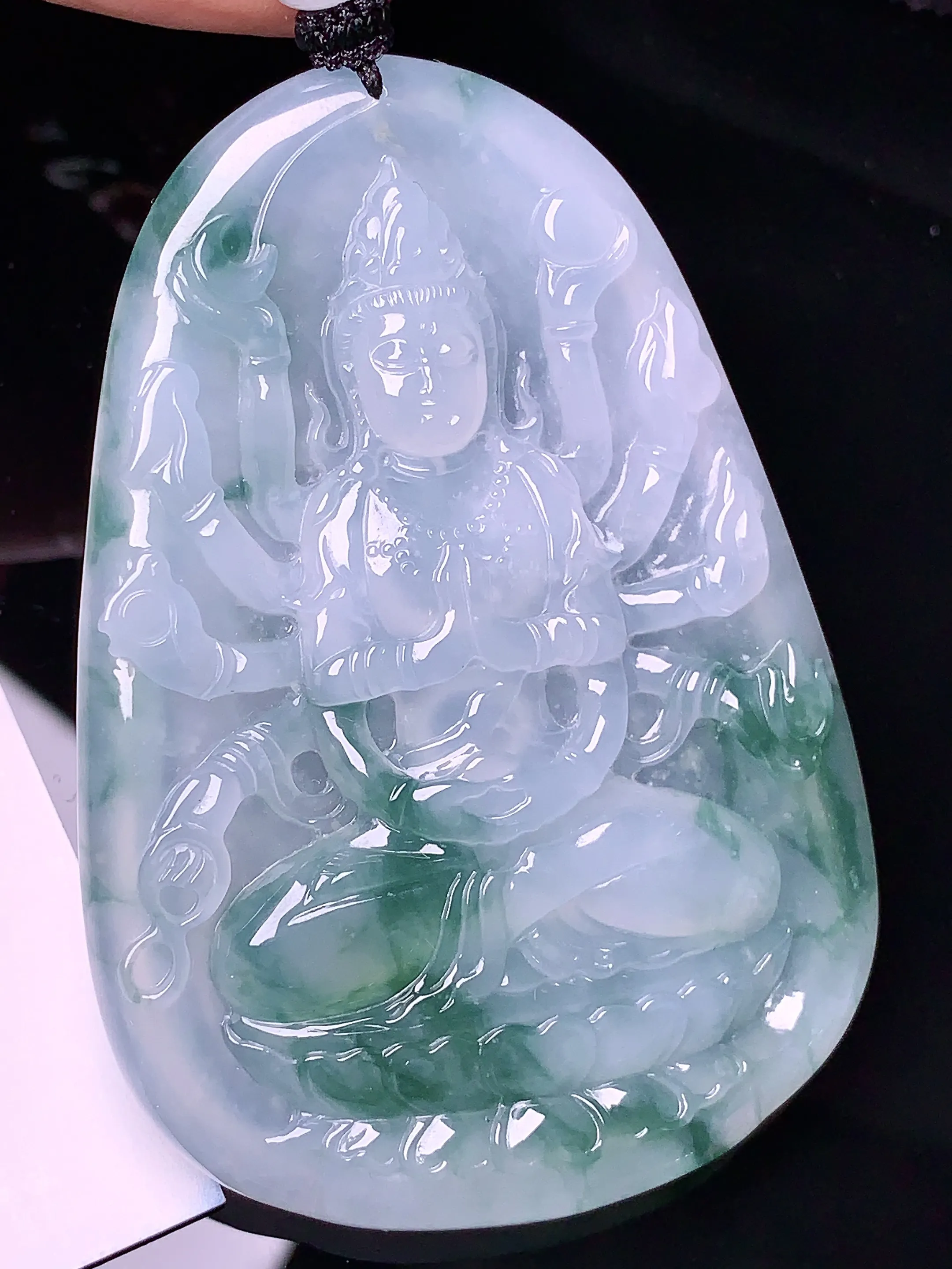 飘绿千手观音菩萨吊坠 玉质细腻 水润亮眼  整体尺寸68.2* 47.3*5.6