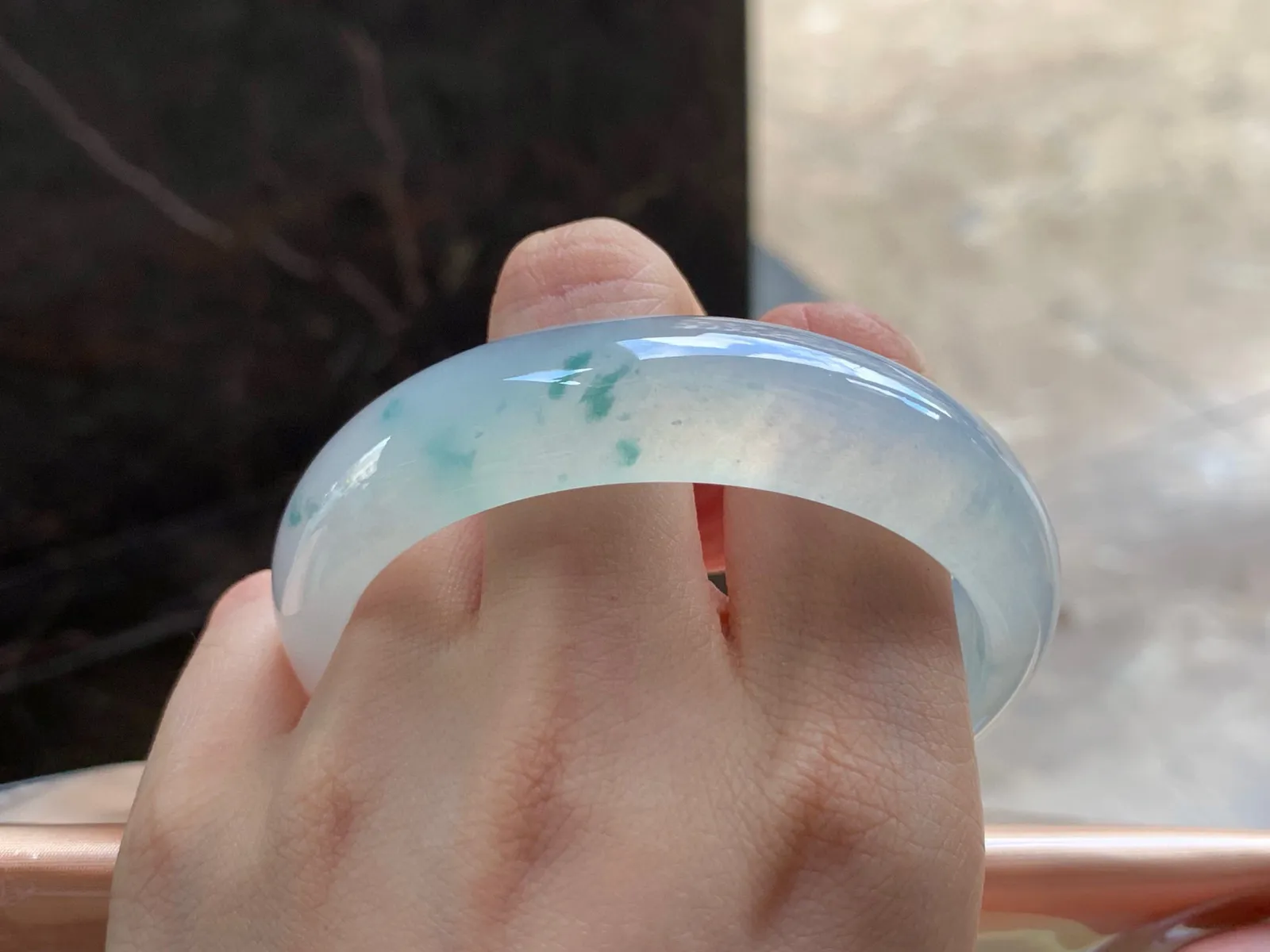 冰种飘花手镯
种老58.2/15.6/8mm