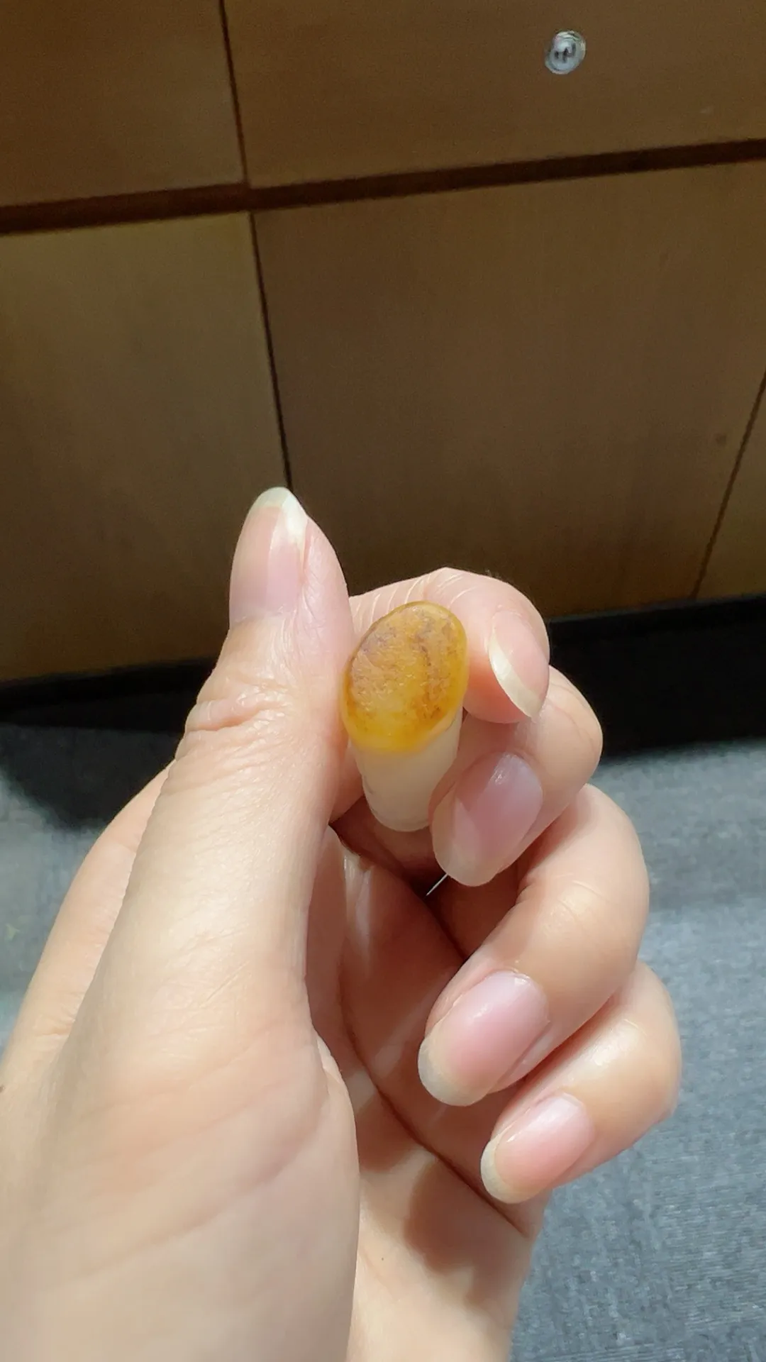 籽料｜黄皮白肉 

重15.1克 尺寸45.7*17*12m m