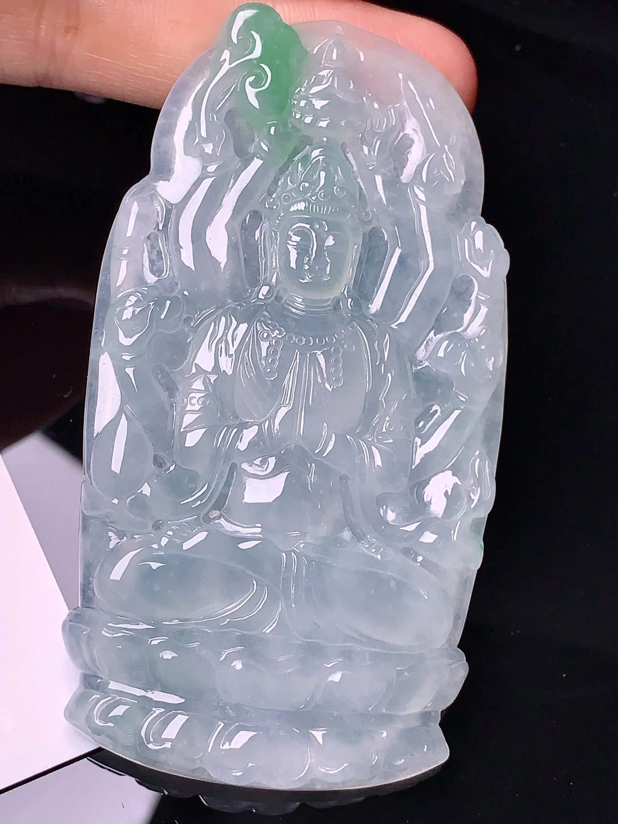 冰种飘绿千手观音吊坠 玉质细腻 水润亮眼  整体尺寸75*40.5*5.8