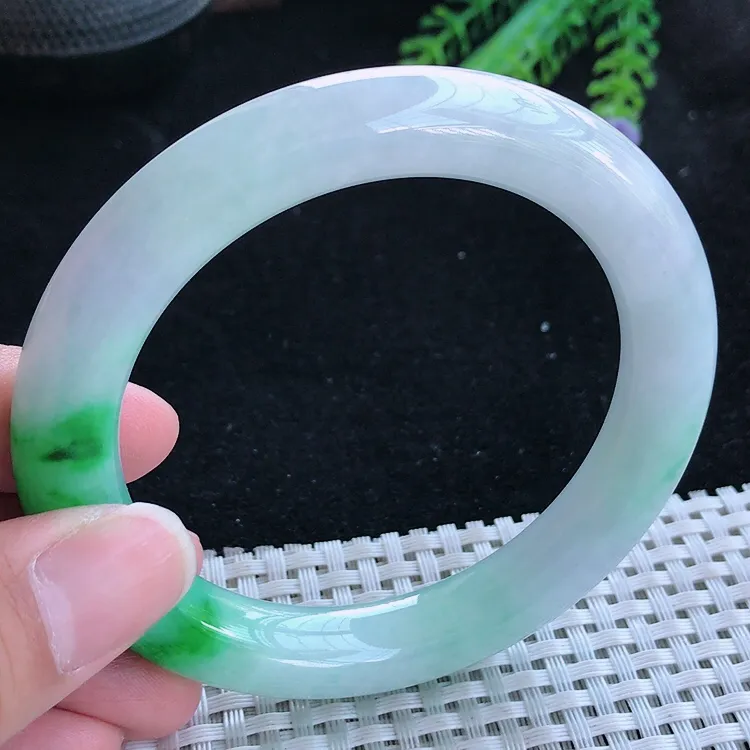 自然光59/11老坑精美冰润飘阳绿白底青圆条手镯翡翠玉镯美人镯