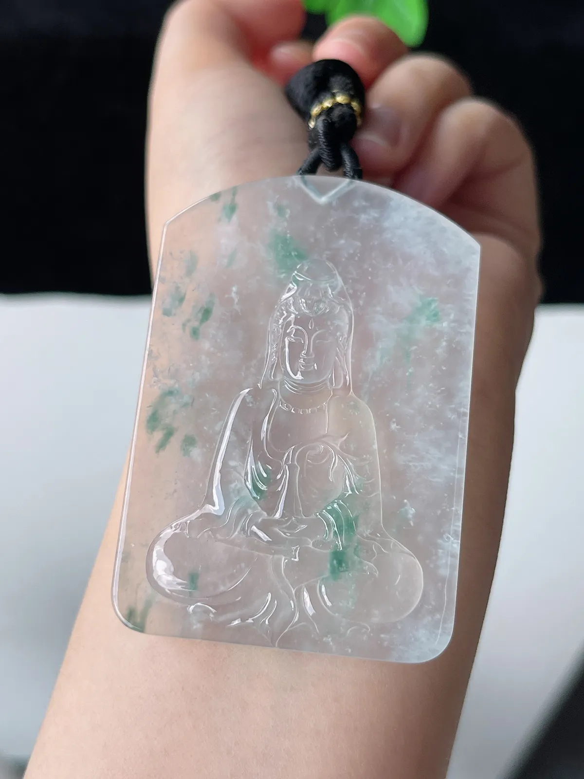 翡翠冰种飘绿观音