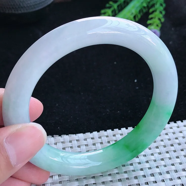 自然光59/11老坑精美冰润飘阳绿白底青圆条手镯翡翠玉镯美人镯
