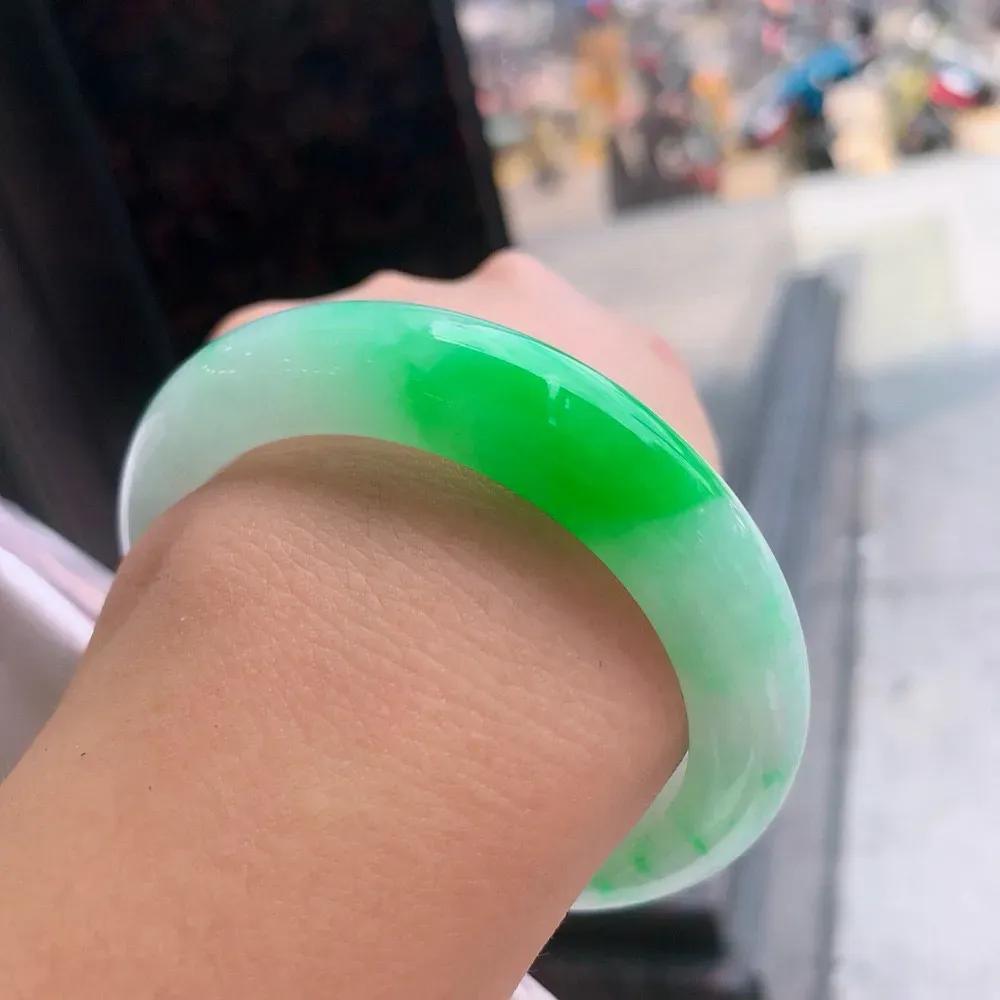 正圈阳绿 无瑕 尺寸:54.7/12.1/9.3  色阳️️