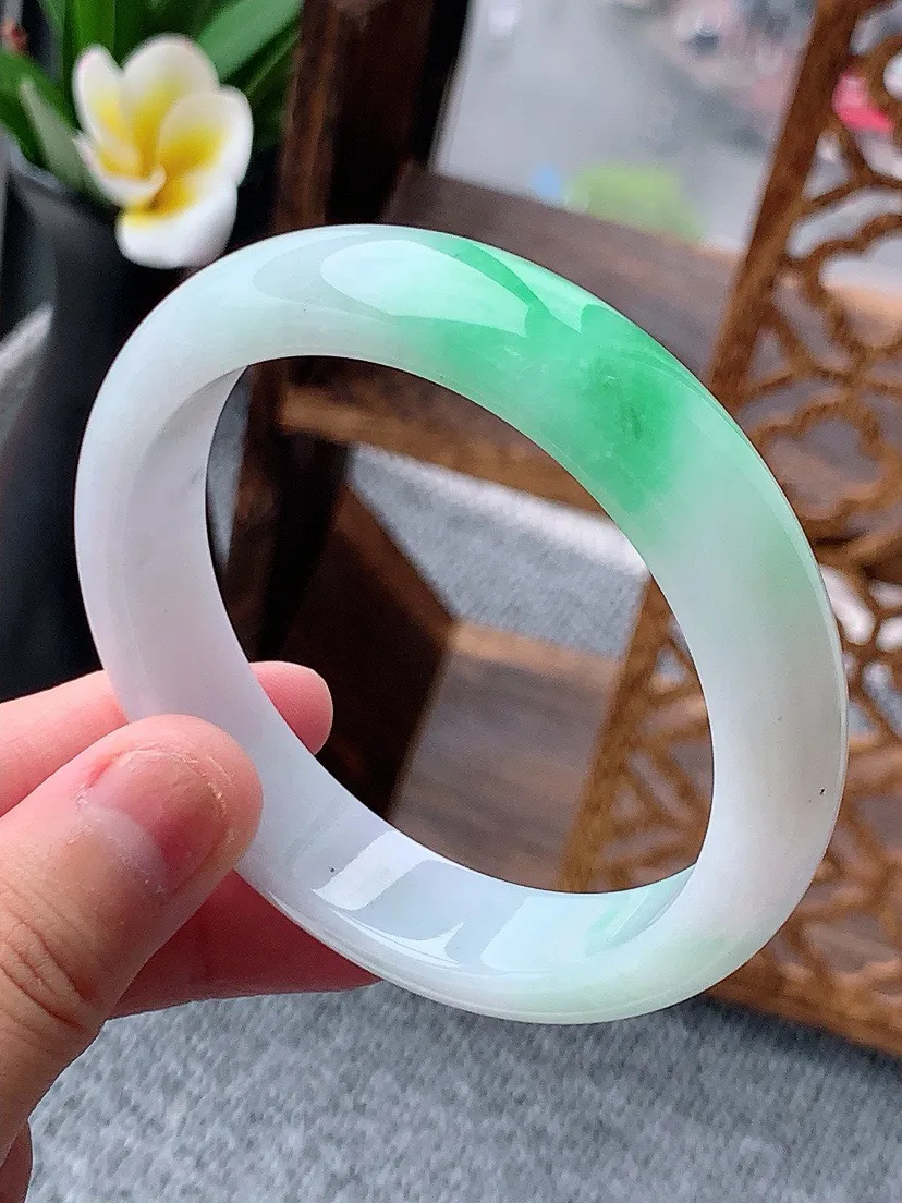 a货翡翠老坑白底青飘绿正装正圈手镯57-58圈口 尺寸57×13×7.5mm 重量59.36g 0618