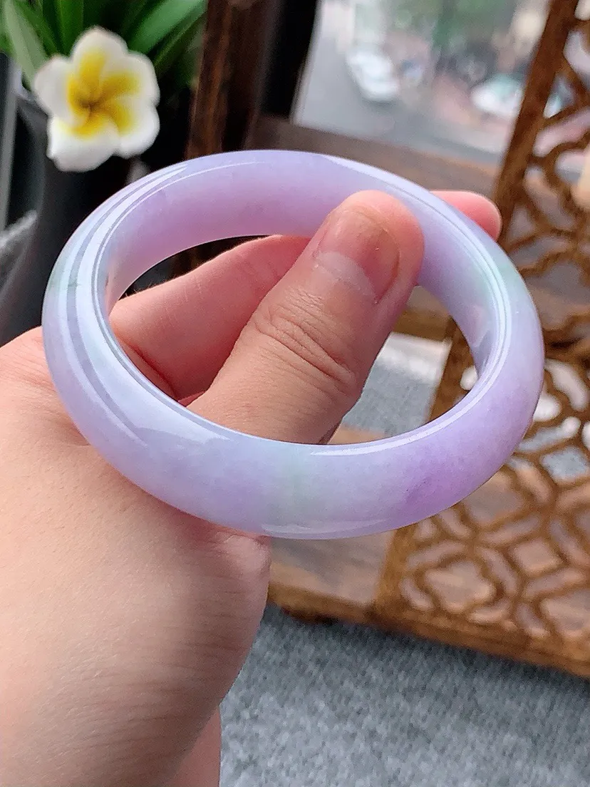 a货翡翠春彩紫罗兰飘绿正装正圈手镯52-53小圈口 尺寸52×13.3×8mm 重量57.90g 0617
