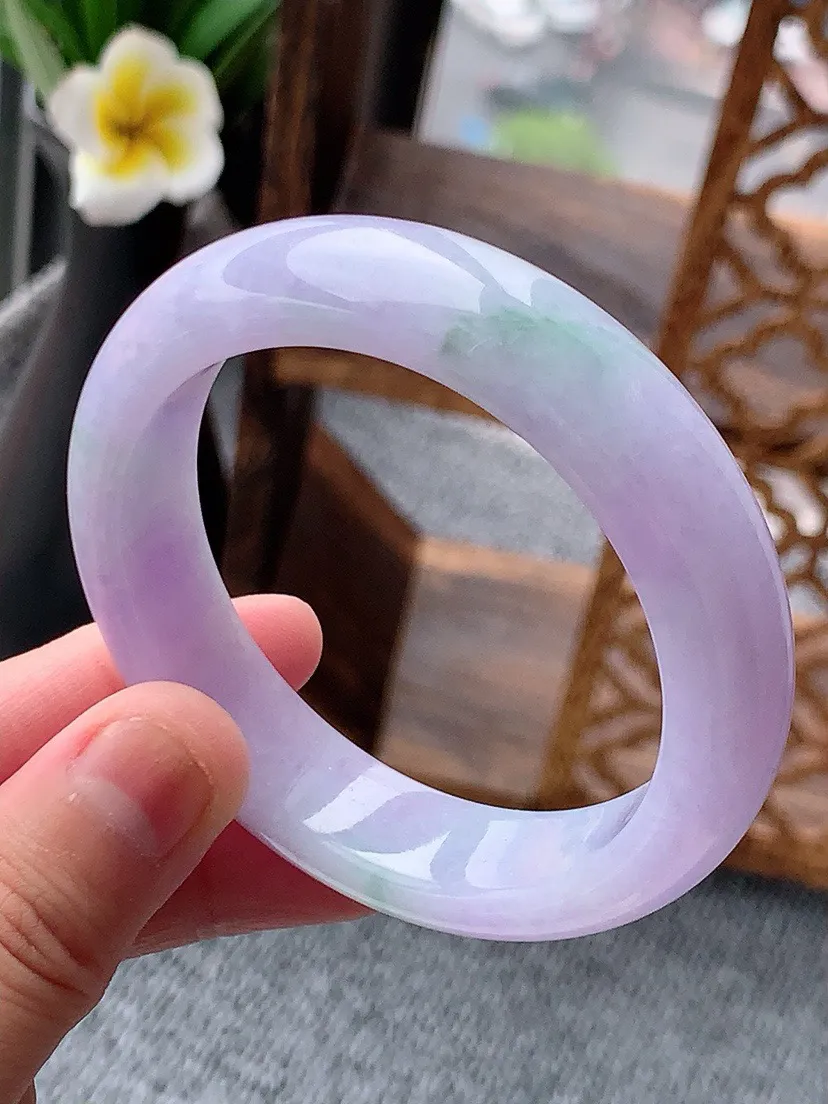 a货翡翠春彩紫罗兰飘绿正装正圈手镯52-53小圈口 尺寸52×13.3×8mm 重量57.90g 0