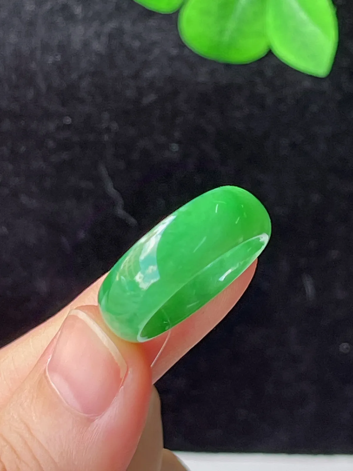 翡翠冰糯种飘绿戒指