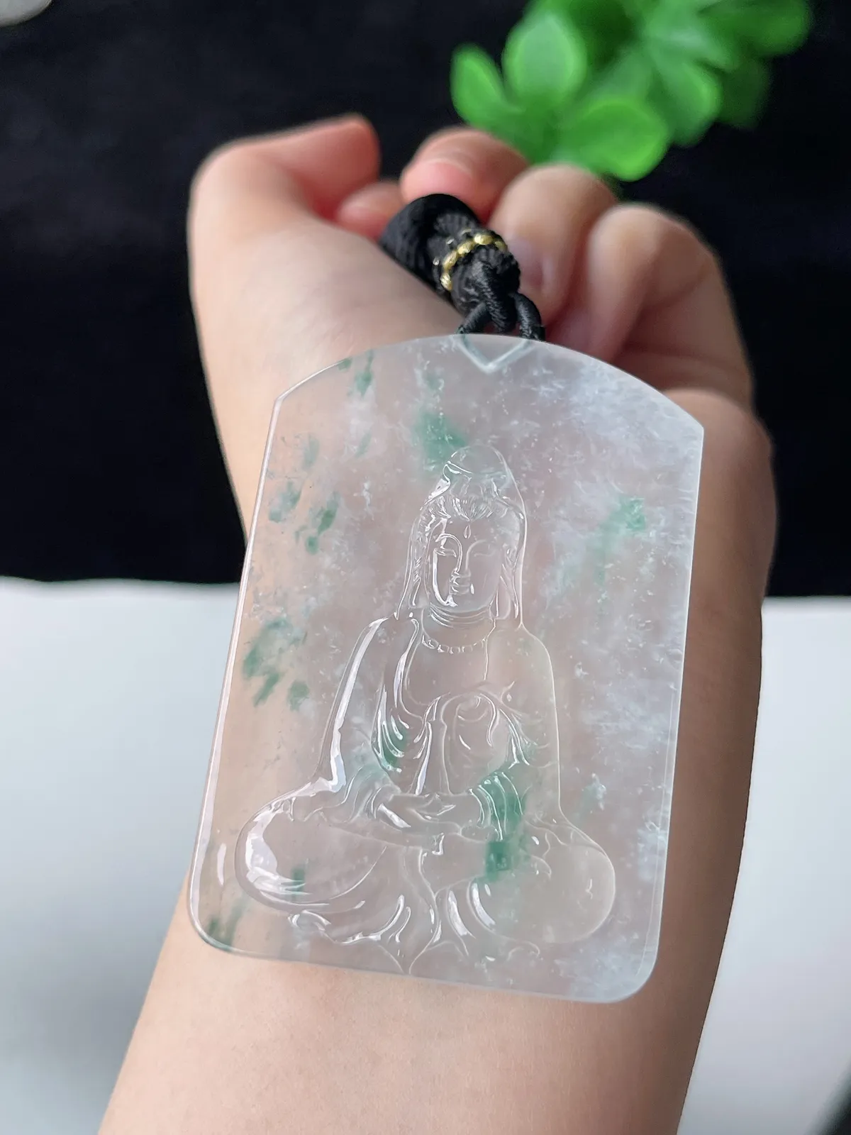 翡翠冰种飘绿观音