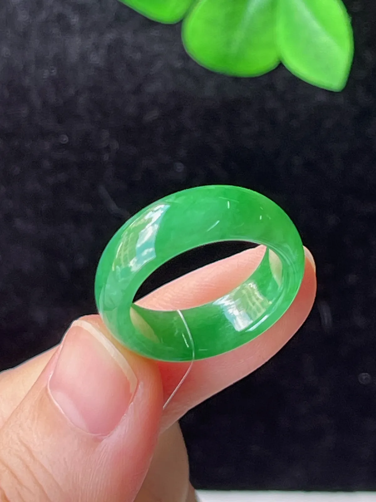 翡翠冰糯种飘绿戒指