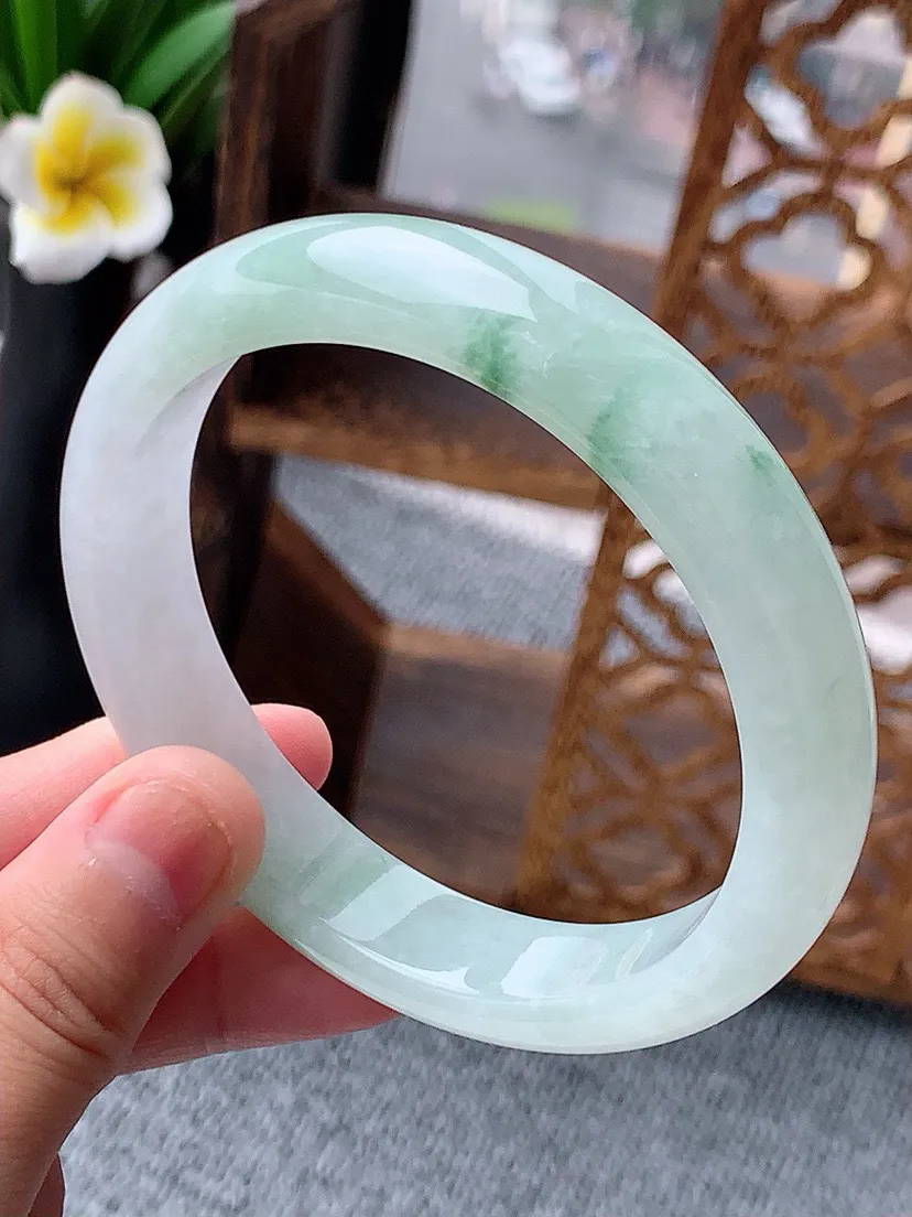 a货翡翠老坑飘花正装正圈手镯62-63大圈口 尺寸62×12.7×8mm 重量65.70g 0617