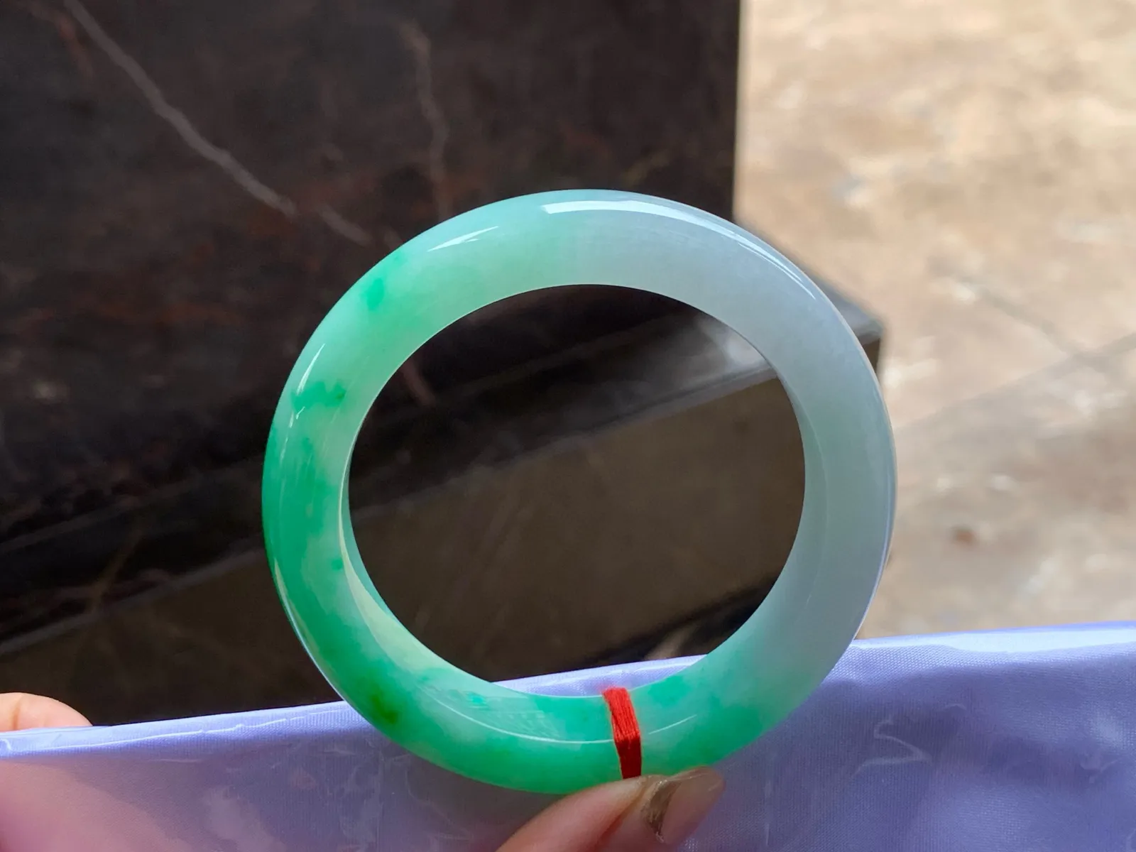 阳绿手镯
细腻56/13/10.2mm