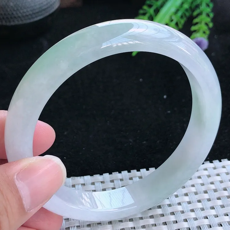 自然光63/12.6/8.3大圈口老坑秀气冰胶水灵冰晴手镯翡翠玉镯美人镯