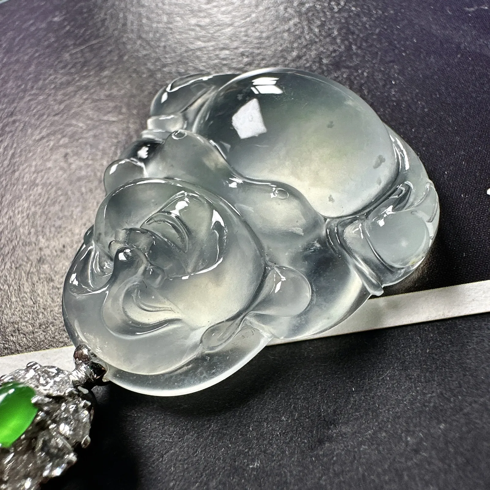 【玻璃种正装佛公】很厚装，质地细腻，晶莹剔透，冰感十足，通透闪亮，18k金钻镶嵌，裸石尺寸34.1*31.2*8.3毫米