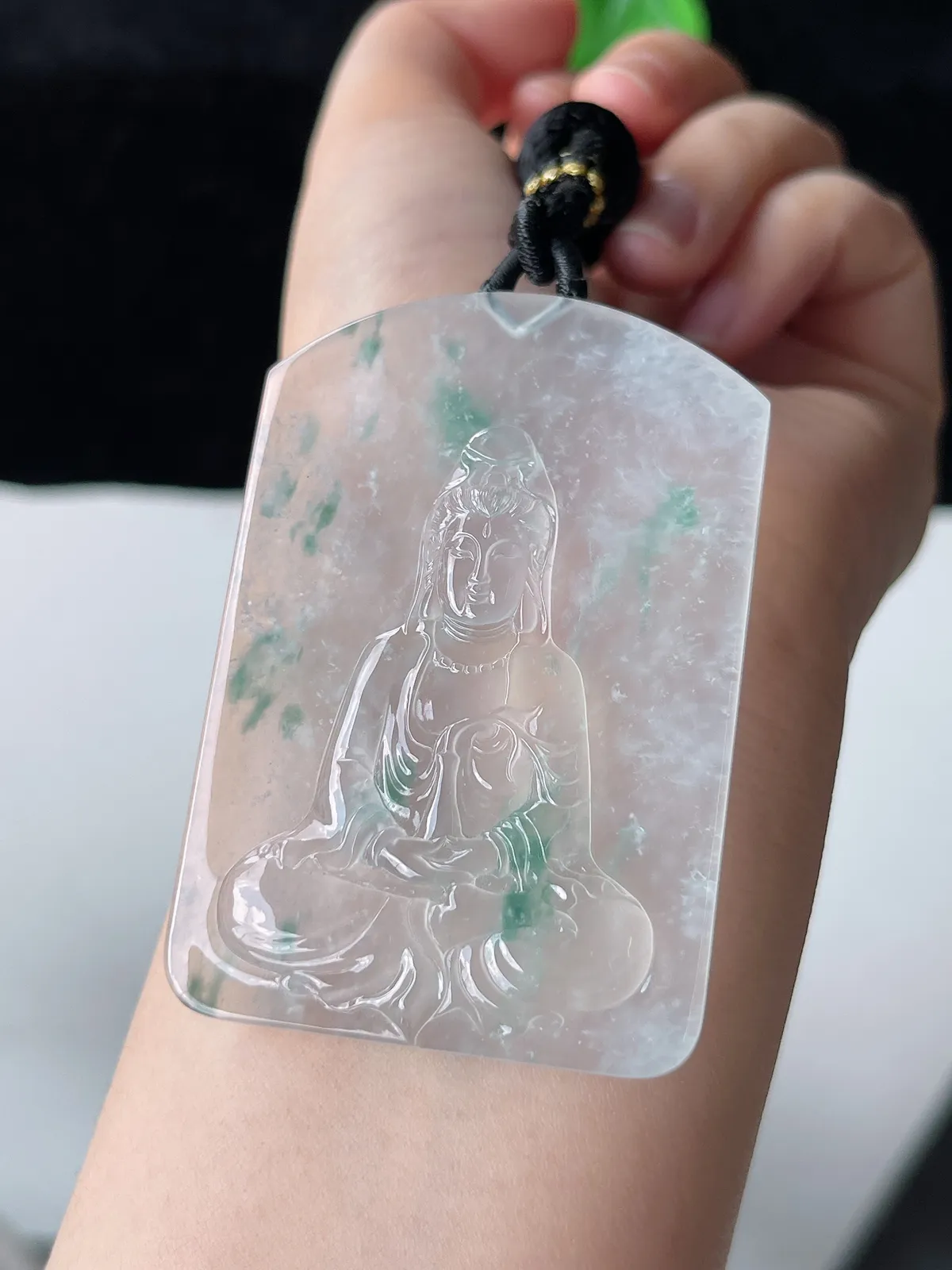 翡翠冰种飘绿观音